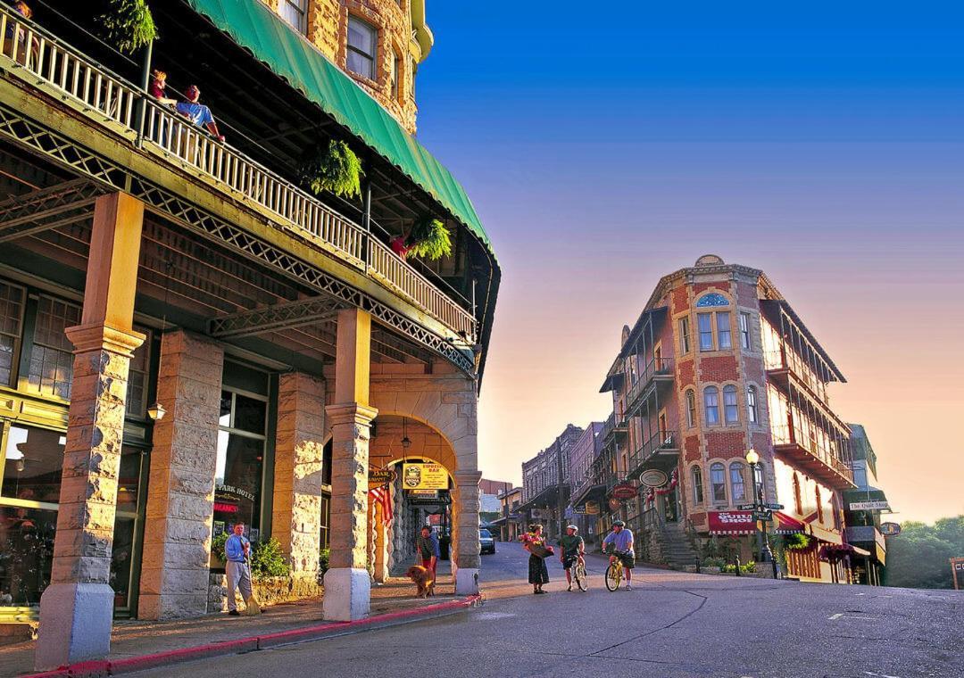 Glass Cabin Eureka Springs Exterior photo